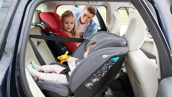 Lusterko do obserwacji dziecka w samochodzie – jakie wybrać i czy jest potrzebne?