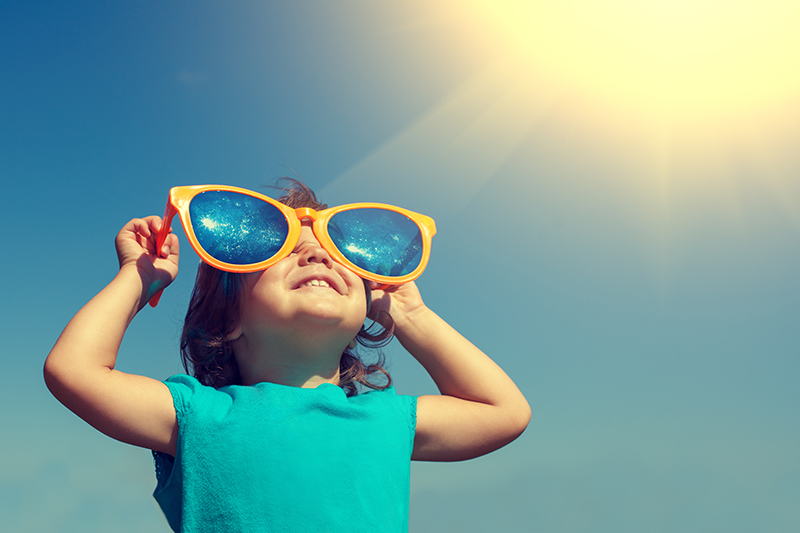 Jak skutecznie chronić dziecko przed słońcem i upałem? 7 wskazówek