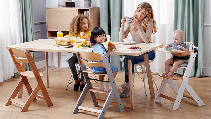 Krzesełko do karmienia dla dziecka - czym jest, rodzaje i od kiedy można używać